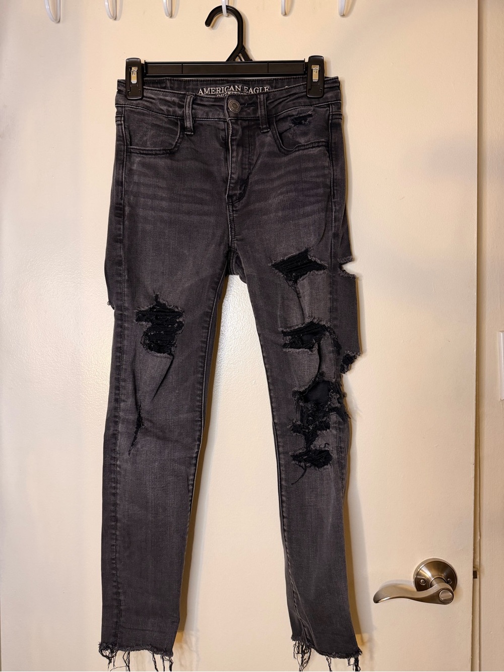American Eagle Distressed Skinny Jeans in Gray—Size 2
